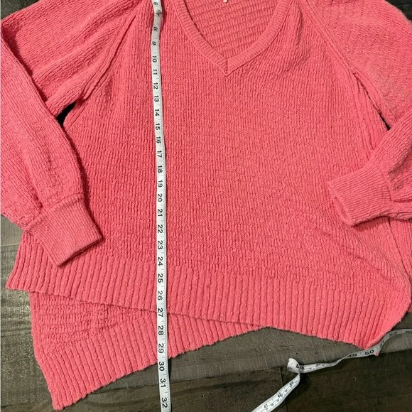 Free People Pink V Neck Sweater Medium Oversized Knit Hi Low Hem Cozy Boho - Picture 2 of 6